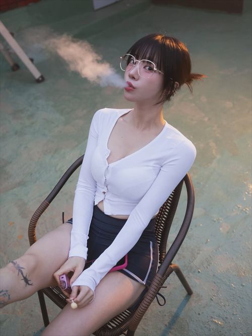 ベラソニ エロいコスチュームでTwitch配信するベラソニ