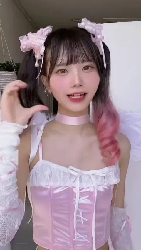 かれしちゃん えろいGIF ハイレグ水着の誘惑