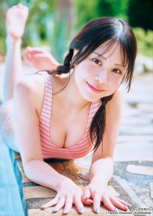かすこんねぅ 水着グラビア 美しいくびれとバスト