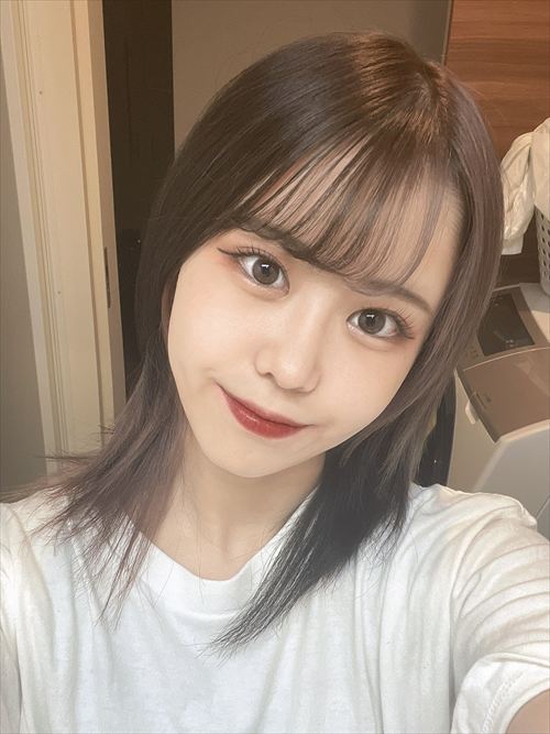 かすこんねぅ 自撮り 過激なポーズで魅了