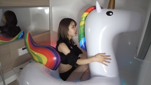 かすこんねぅ プライベート水着 セクシービキニ姿