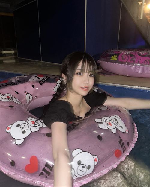 かすこんねぅ プライベート ビキニで輝く美ボディ