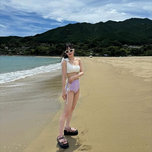 かすこんねぅ プライベート セクシーな水着ショット