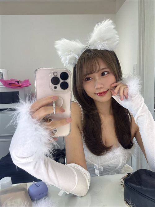 小日向ゆか えろい自撮りでセクシーな姿