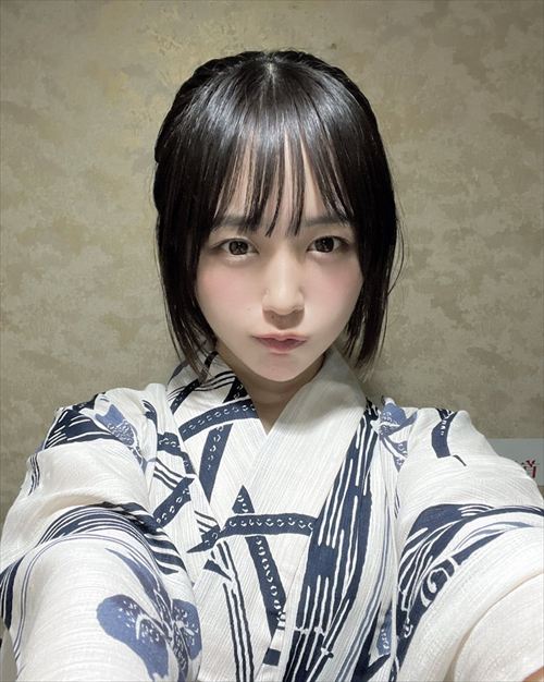 なえなの 自撮り セクシーな透明感