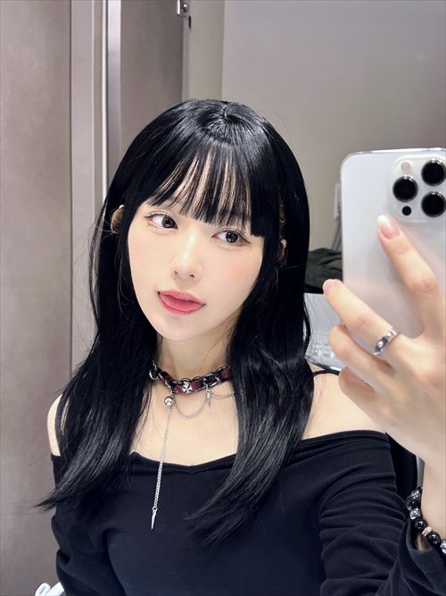 なえなの 自撮り セクシーな笑顔
