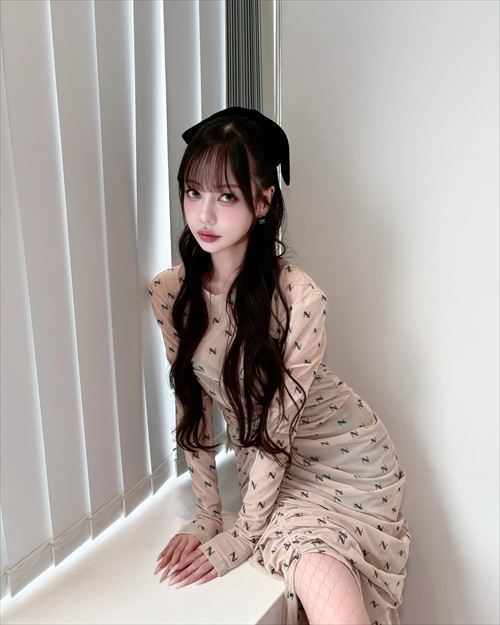 中村里砂の黒水着で魅せるセクシーな魅力