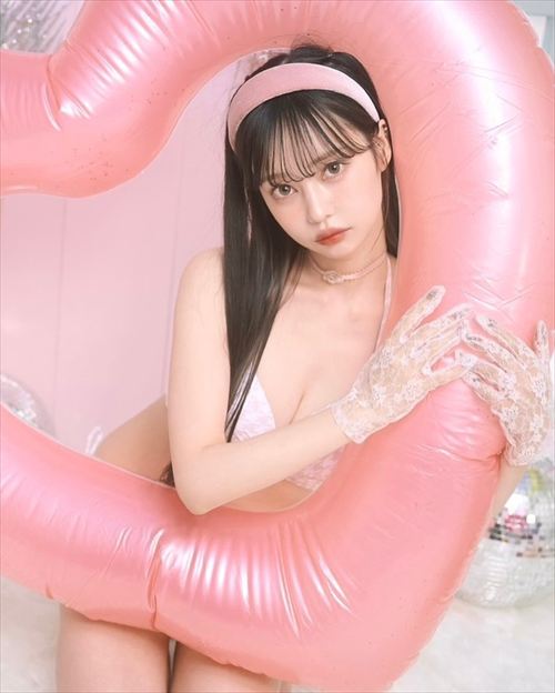 中村里砂の夏休み水着写真で魅せる美貌