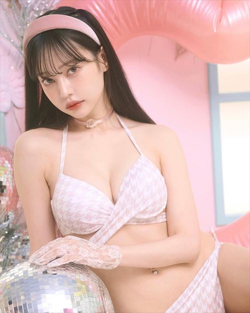 中村里砂のセクシーな水着ショットに称賛の声
