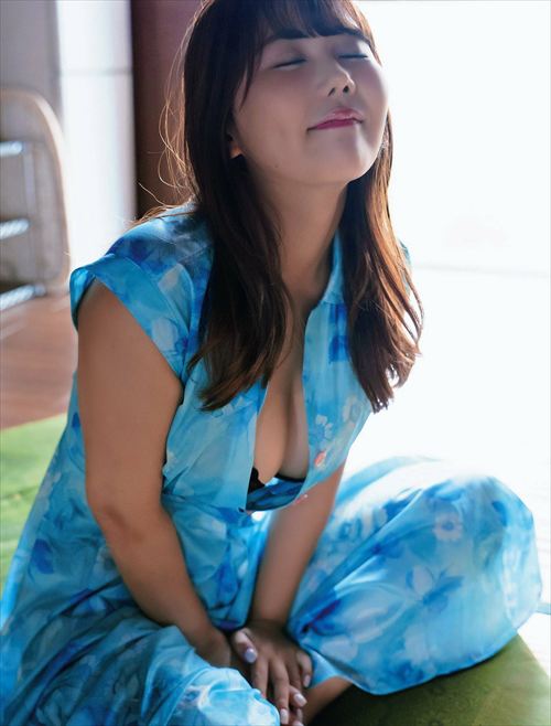 なな茶 セクシーな水着とくびれたウエストのグラビア