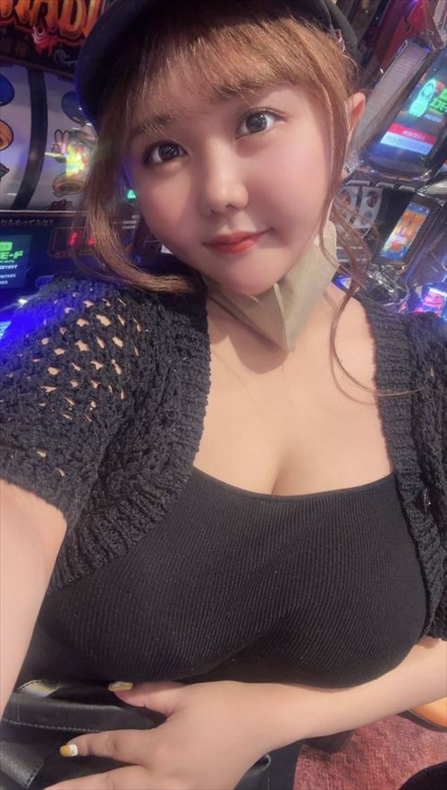 なな茶 自撮りで魅せるエロいJカップおっぱい