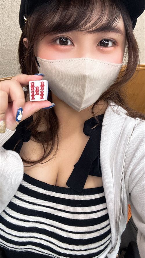 なな茶 エロい自撮りで魅せるグラマラスボディ