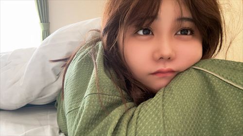なな茶 自撮りのセクシーなポーズとおっぱい