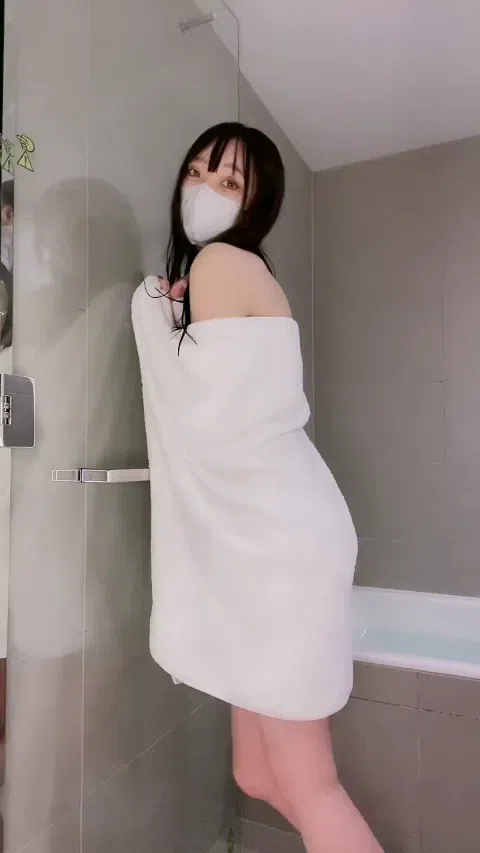 らむねがエロ動画で魅せるコスプレ姿、らむね オナニー配信のセクシーな一コマ