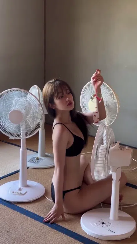 桜木心菜 エビ中メンバー グラビアオフショット ポーズ