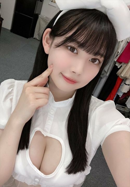 篠見星奈のTwitter自撮り画像、Hカップを強調したエロいセクシーショット