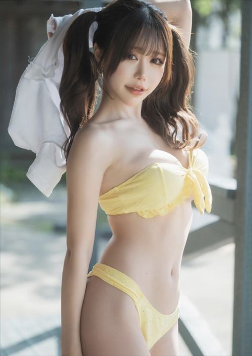 白田まい グラビア セクシーなポーズ 画像