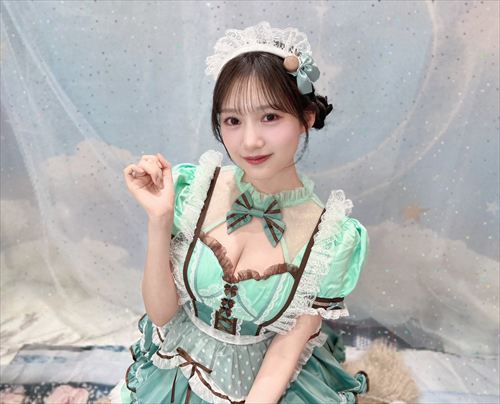 横野すみれのコスプレで魅せるセクシーなFカップ
