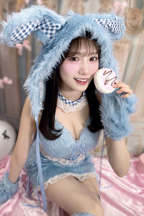 横野すみれのセクシーなコスプレ グラビアで輝く美ボディ