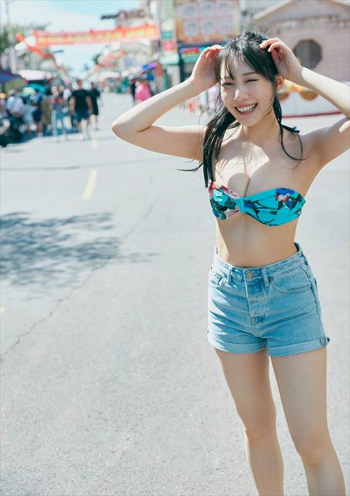 横野すみれのグラビアで輝くセクシーな美ボディ