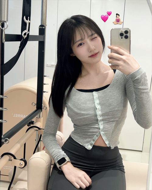 横野すみれのエロい自撮り Fカップ谷間が際立つセクシーショット