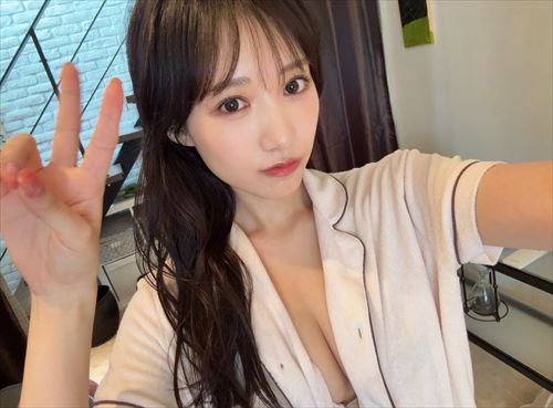 横野すみれのエロいX自撮り 色気たっぷりの表情