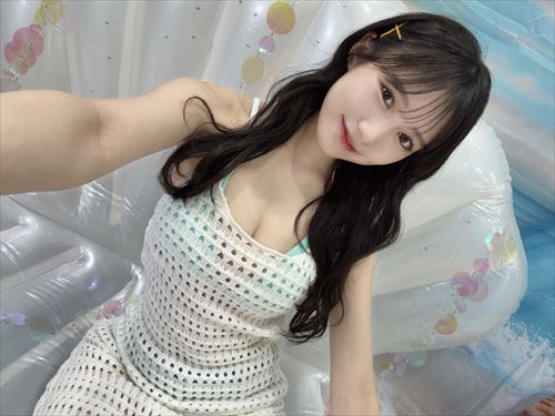 横野すみれのXで話題のセクシー自撮り 誘惑的な姿