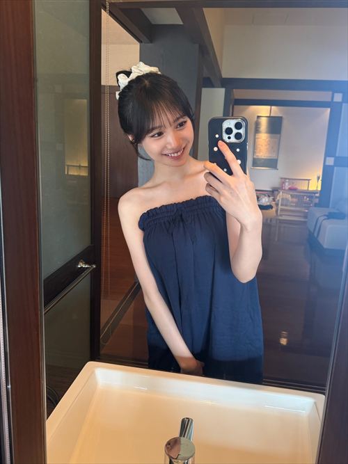 横野すみれのセクシーな自撮り Fカップ谷間が話題