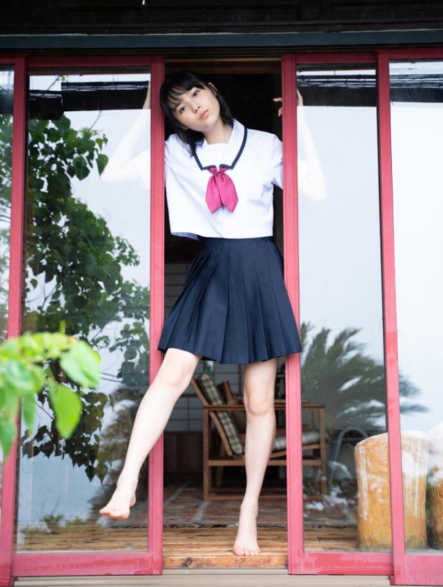 秋田汐梨ヌード濡れ場エロ乳首グラビア写真集PROTOSTAR