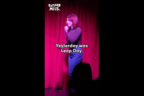 アメリカ女芸人 ポルノ おっぱい丸出し