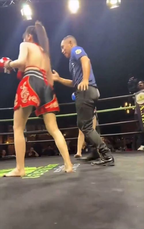 アジア女子格闘技 マイクロビキニハプニング おっぱい完全ポロリ 試合ストップ