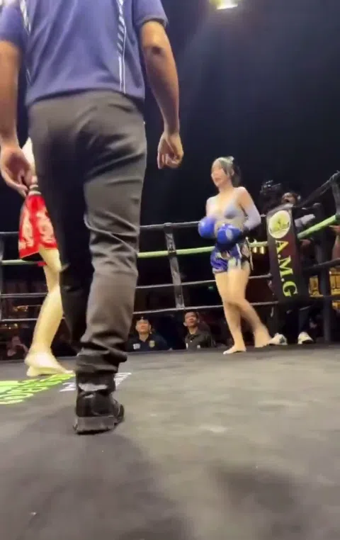 マイクロビキニで戦うアジア女子格闘 おっぱい完全露出 試合ストップ大興奮動画