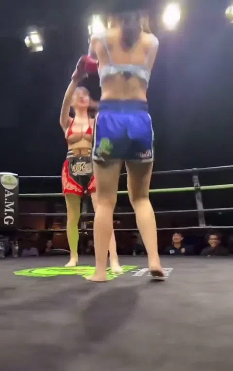 マイクロビキニ格闘 おっぱい丸出しで中断 巨乳美女のエロすぎるアクシデント動画