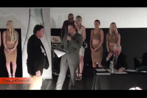 格闘家 軽量失敗 ピンク乳首露出