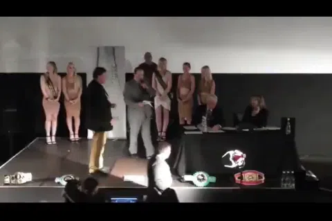 美人格闘家 MMA 軽量失敗 乳首丸出し