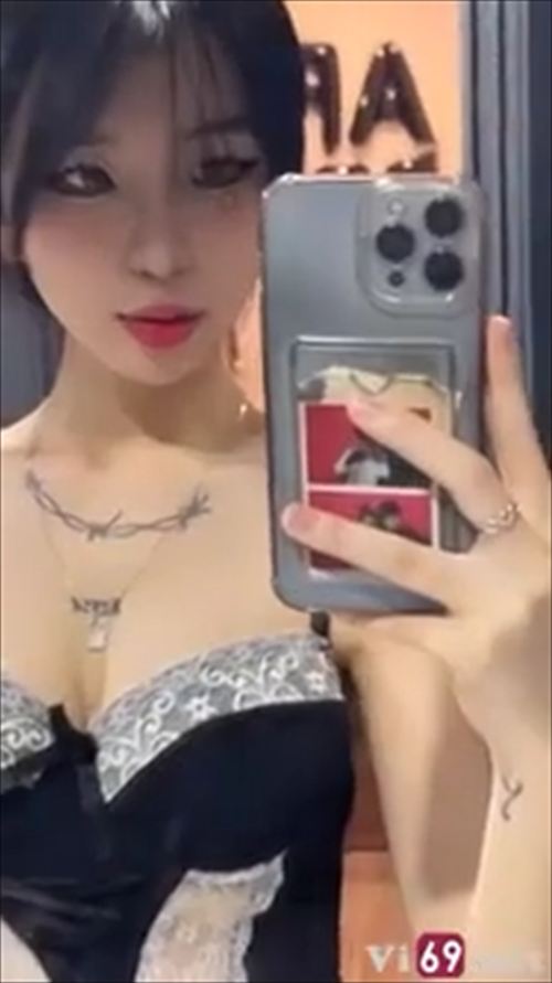 ベトナムTikToker セックス流出 おまんこ丸見え