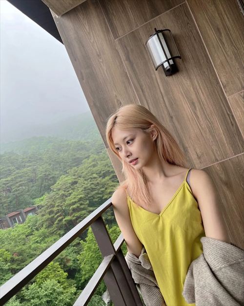 TWICEツウィエロパンチラおっぱいグラビアハプニング画像