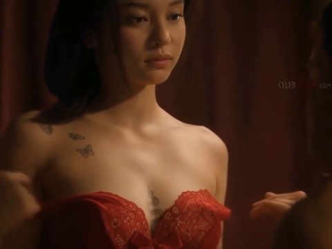 映画濡れ場おっぱい