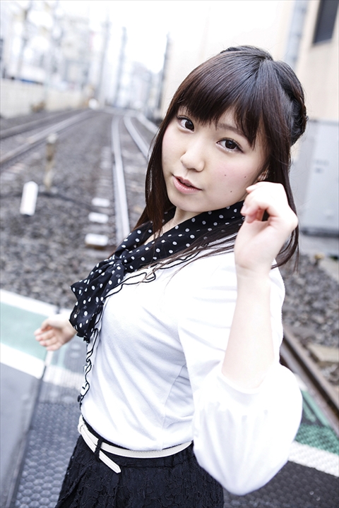 鈴木愛奈グラビアおっぱいエロ画像