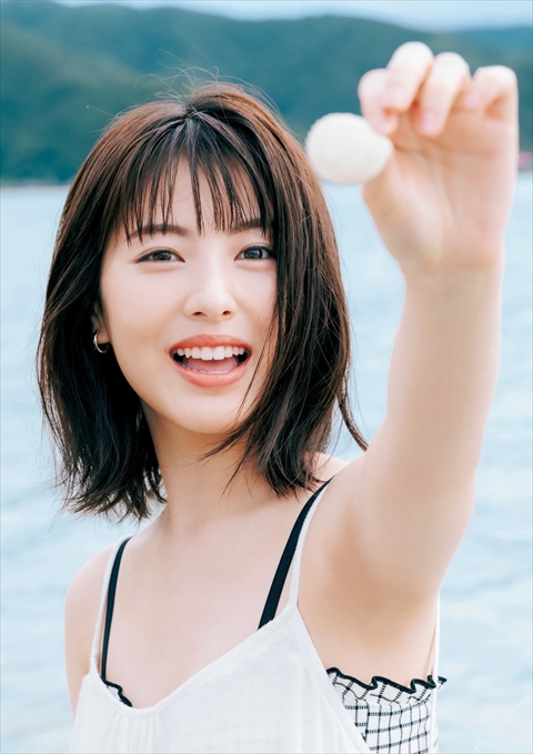浜辺美波おっぱいエロ画像