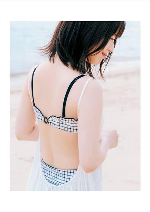 浜辺美波おっぱいエロ画像