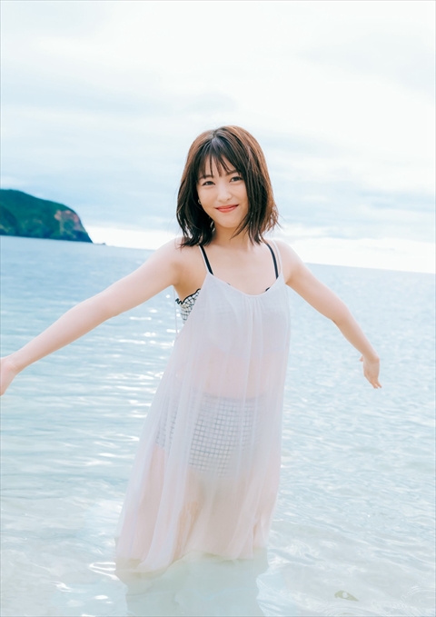 浜辺美波おっぱいエロ画像