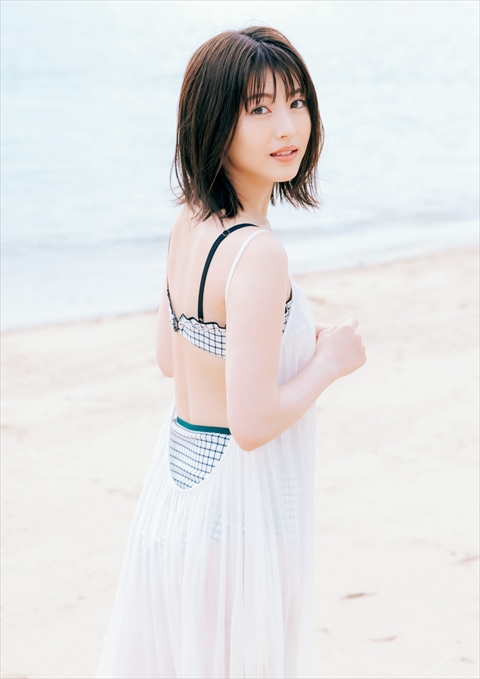 浜辺美波おっぱいエロ画像