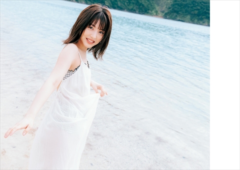 浜辺美波おっぱいエロ画像