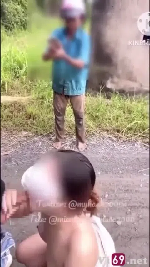 野外AV撮影でおっさんが我慢できず女優のプリプリ尻を触りまくり興奮MAXのリアルエロシーン