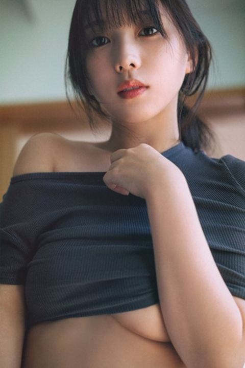 元乃木坂・与田祐希、下乳の破壊力！！　このデカパイ、凄すぎだろｗｗ