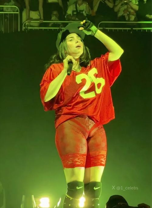 ビリーアイリッシュエロおっぱいワレメ食い込みライブ