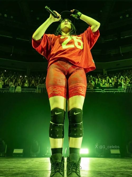 ビリーアイリッシュエロおっぱいワレメ食い込みライブ