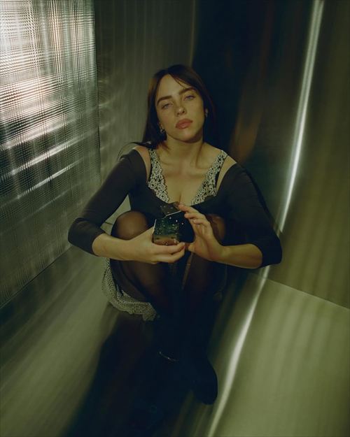 ビリーアイリッシュエロおっぱいワレメ食い込みライブ