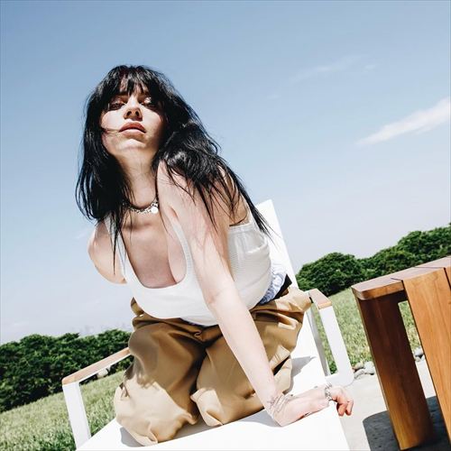 ビリーアイリッシュエロおっぱいワレメ食い込みライブ